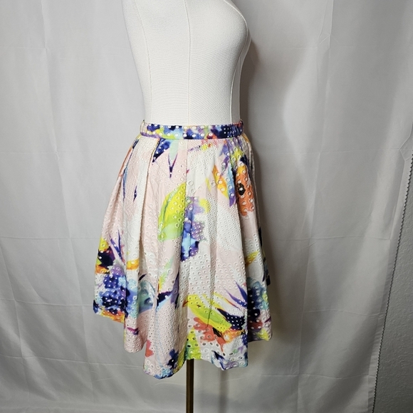 Trina Turk bubble Floral Crochet Women's Skirt size 0 - Picture 4 of 7